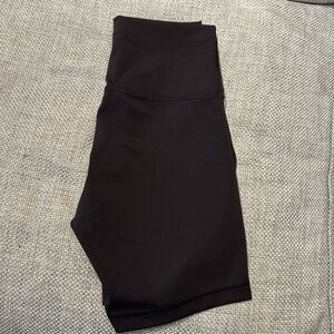 Lululemon Wunder Train High-Rise Short 6”